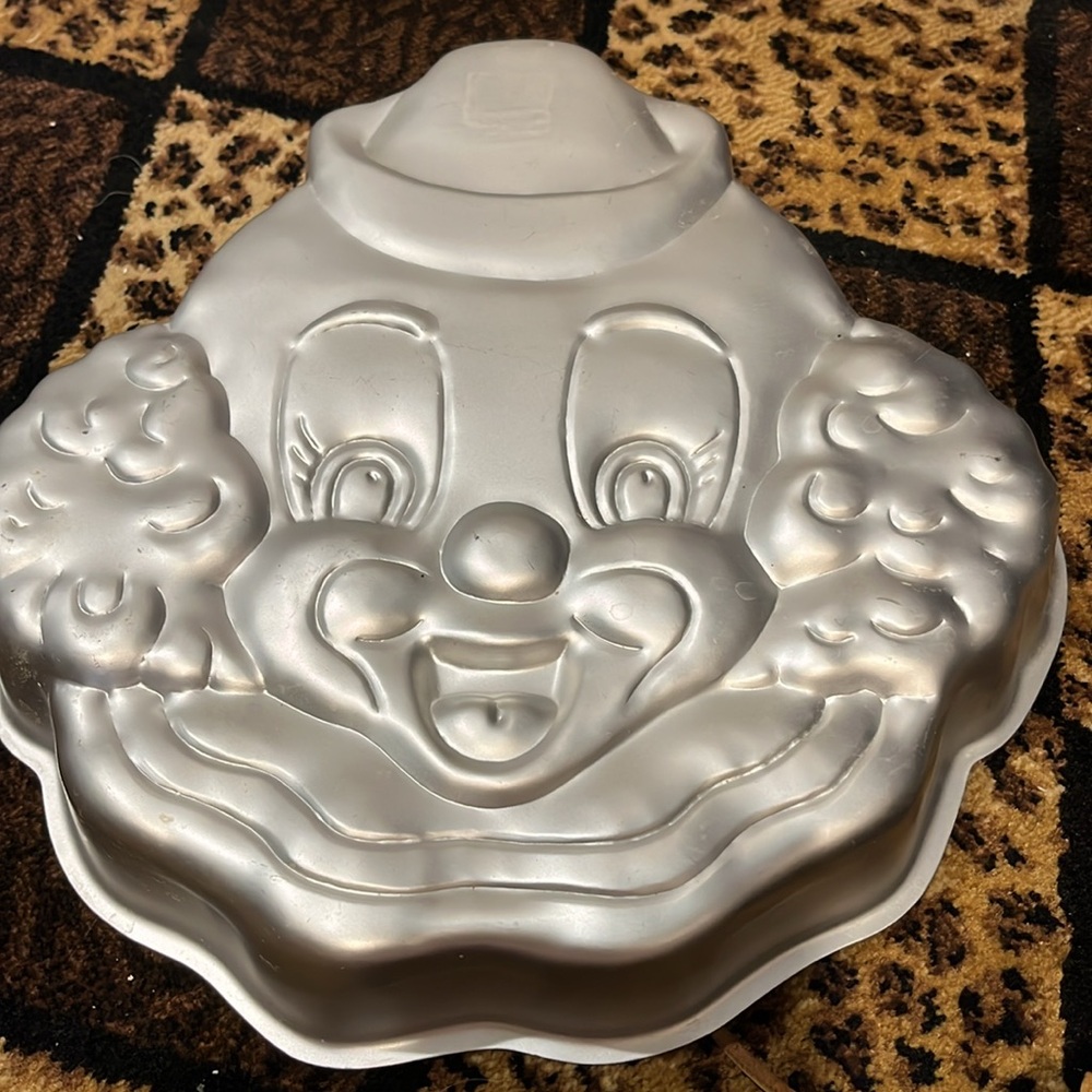 Rare Wilton, happy clown cake pan. Vintage 1990s.